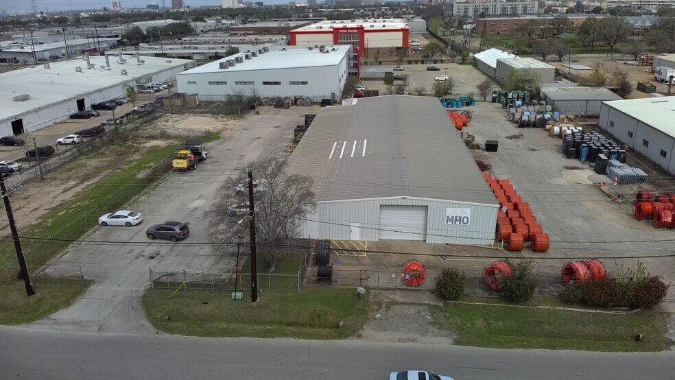 5126 Ashbrook Dr, Houston, TX à louer - Photo du bâtiment - Image 2 de 2