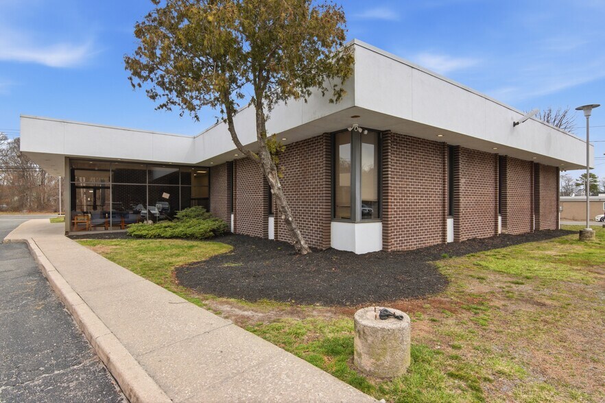 640 Montauk Hwy, Shirley, NY à vendre - Photo du bâtiment - Image 3 de 10