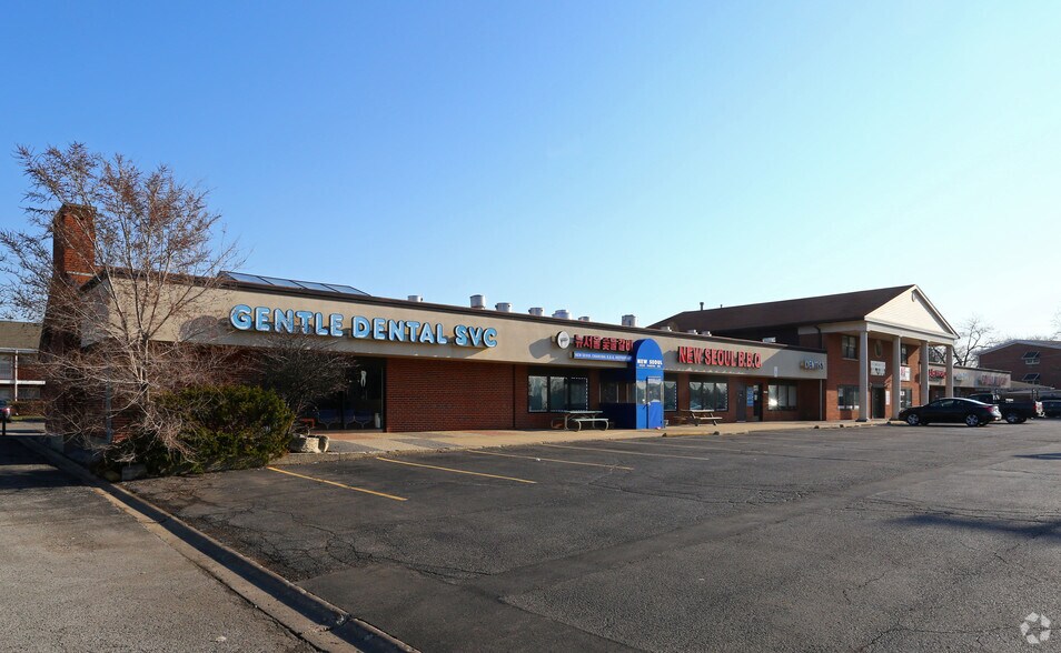 624-640 W Algonquin Rd, Des Plaines, IL à louer - Photo du bâtiment - Image 3 de 5