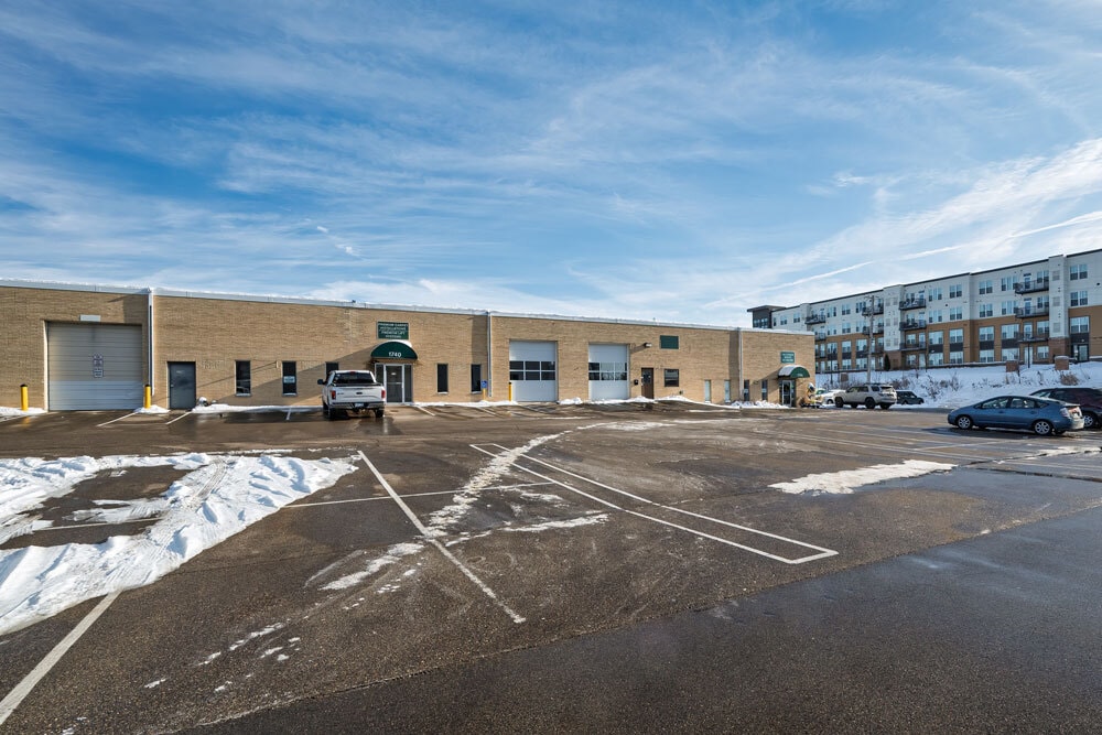 1720-1746 Terrace Dr, Roseville, MN for lease Primary Photo- Image 1 of 4
