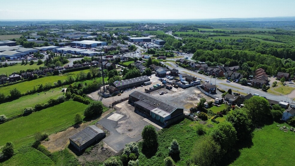 23 Bradford Rd, Leeds for lease - Building Photo - Image 2 of 5