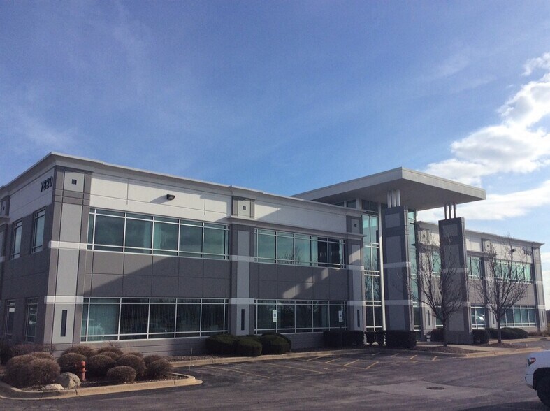 7820 Graphics Dr, Tinley Park, IL à louer - Photo du bâtiment - Image 2 de 6