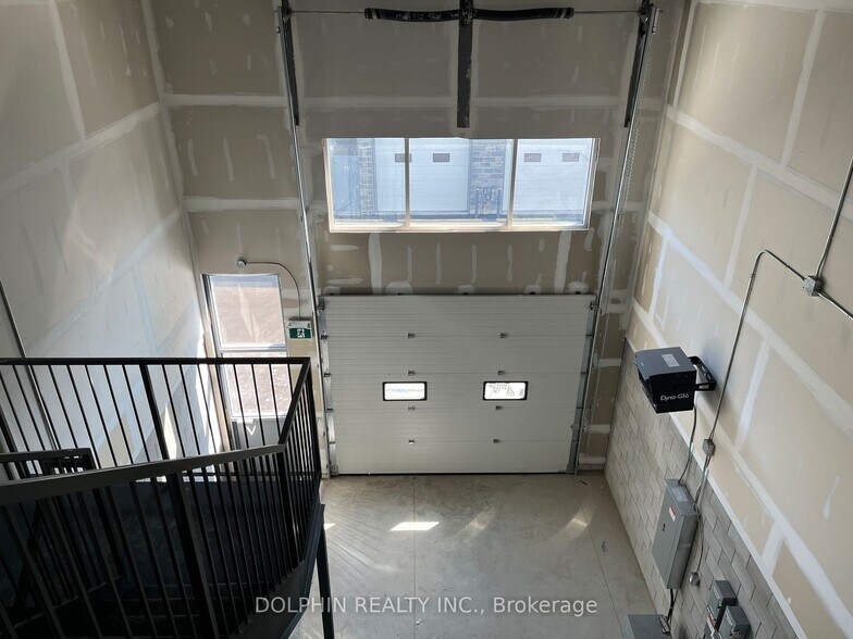 5266 Solar Dr, Mississauga, ON à vendre - Photo du bâtiment - Image 2 de 6