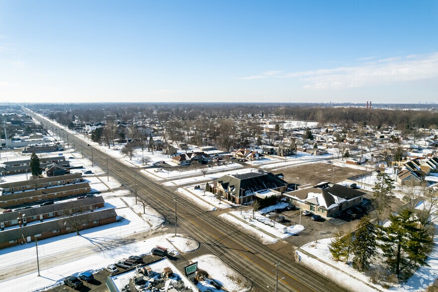 30365 Dequindre Rd, Madison Heights, MI à louer - Aérien - Image 2 de 2