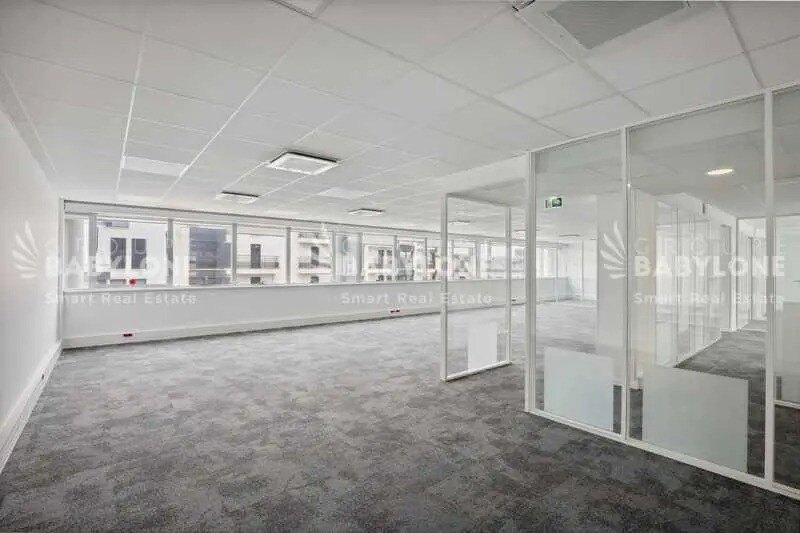Bureau dans Issy-les-Moulineaux à louer - Photo du bâtiment - Image 2 de 15