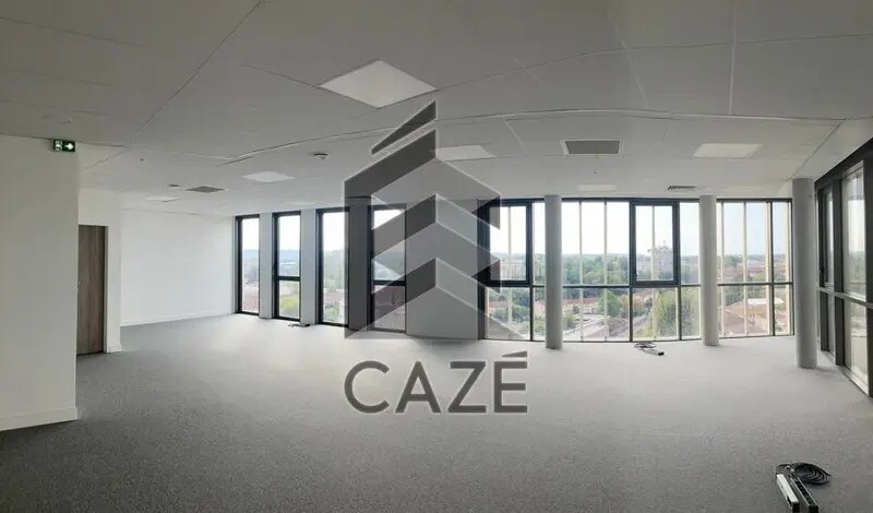 Office in Bordeaux for lease Building Photo- Image 1 of 8