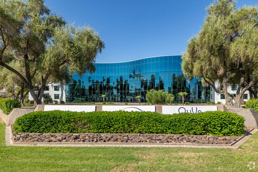 4717 E Hilton Ave, Phoenix, AZ à louer - Photo du bâtiment - Image 1 de 9