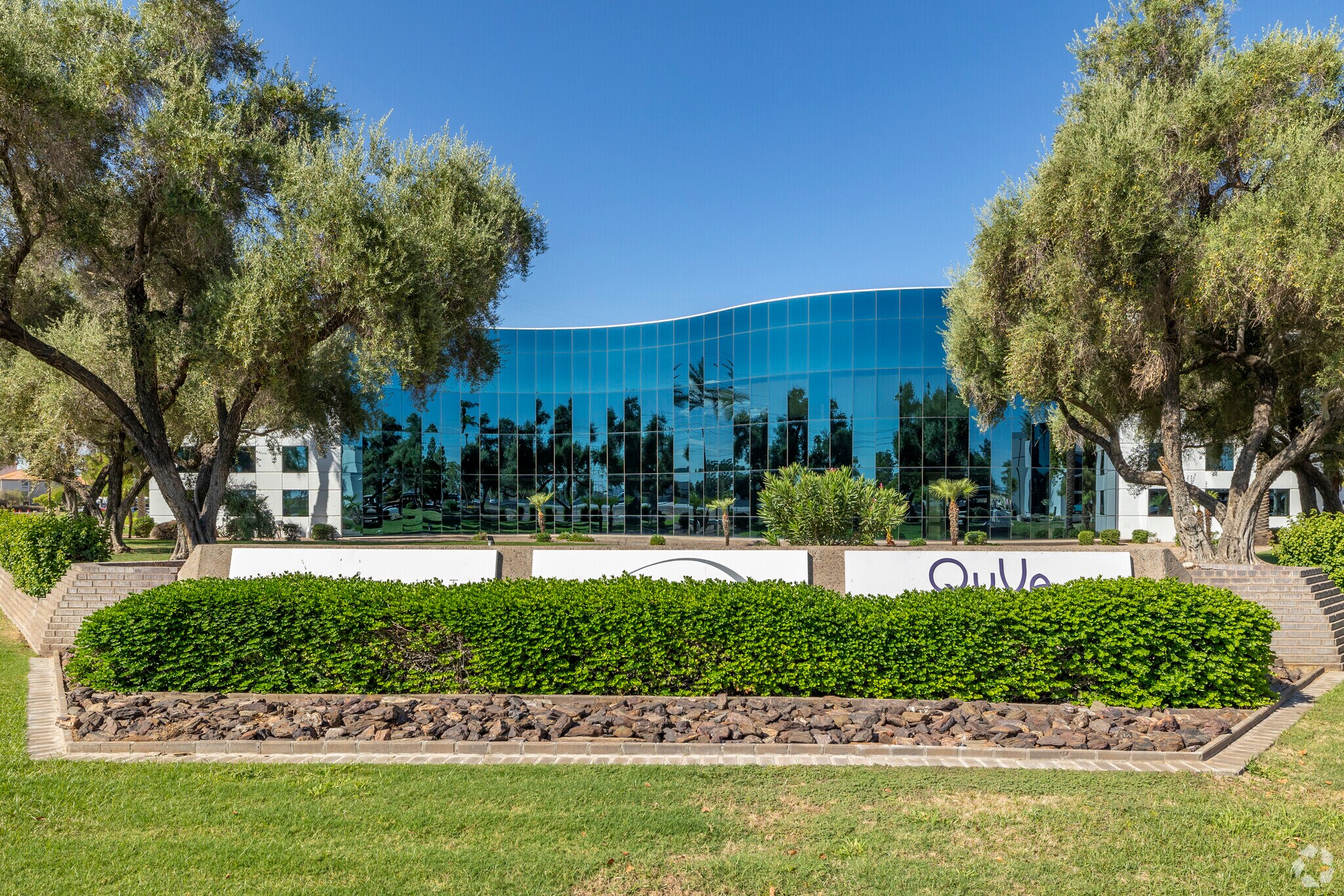 4717 E Hilton Ave, Phoenix, AZ à louer Photo du bâtiment- Image 1 de 10