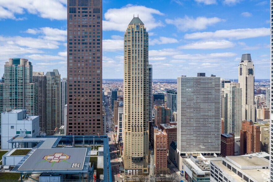 800 N Michigan Ave, Chicago, IL à louer - Photo du bâtiment - Image 3 de 6