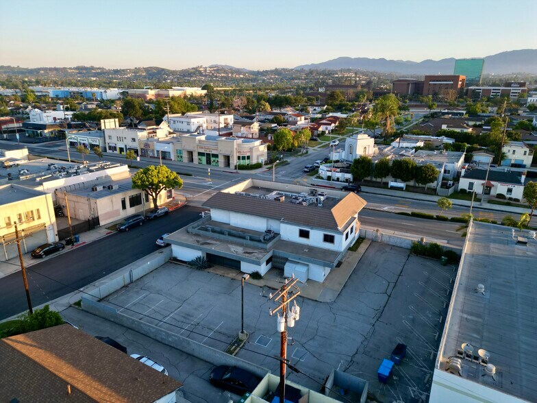 2350 W Valley Blvd, Alhambra, CA à louer - Photo du bâtiment - Image 3 de 6