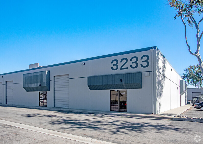 3233-3283 De La Cruz Blvd, Santa Clara, CA à louer - Photo du bâtiment - Image 3 de 6