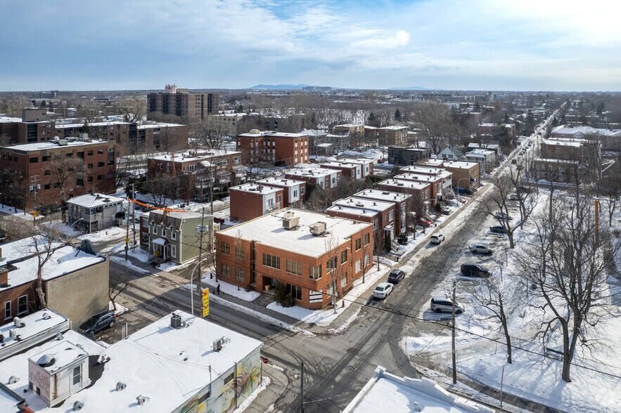 80 Rue Saint-Laurent O, Longueuil, QC à vendre - Aérien - Image 2 de 4