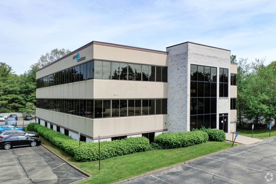 9576 Perry Hwy, Pittsburgh, PA for lease - Primary Photo - Image 1 of 18