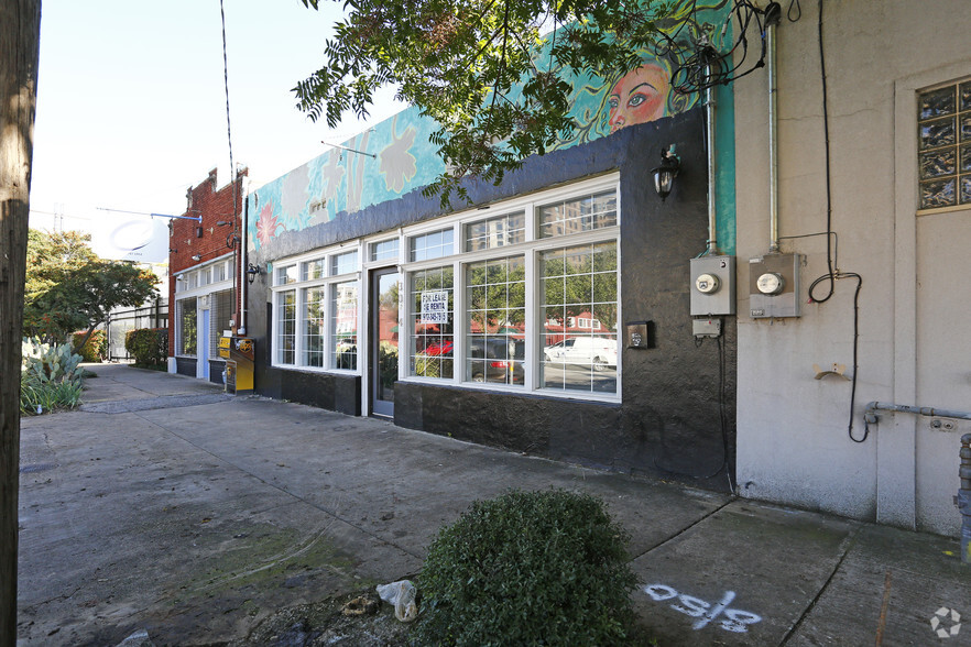 3014 Commerce St, Dallas, TX for lease - Primary Photo - Image 1 of 7