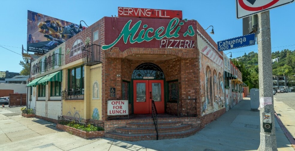 3655 Cahuenga Blvd W, Los Angeles, CA for lease - Primary Photo - Image 1 of 6
