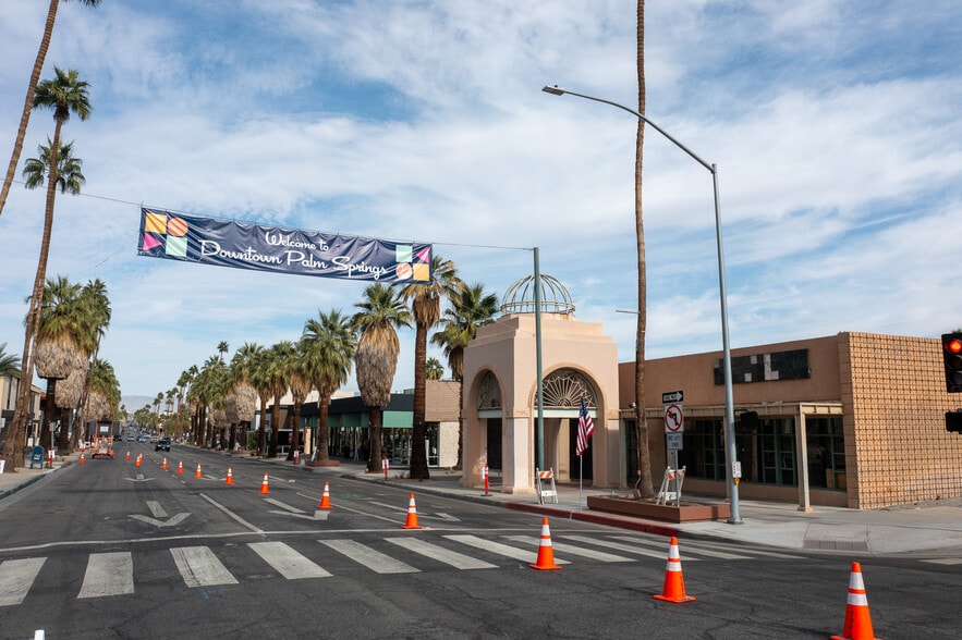 490 S Palm Canyon Dr, Palm Springs, CA for sale - Building Photo - Image 2 of 30
