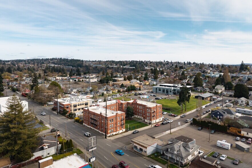 834 7th St, Bremerton, WA à vendre - Photo du bâtiment - Image 3 de 9