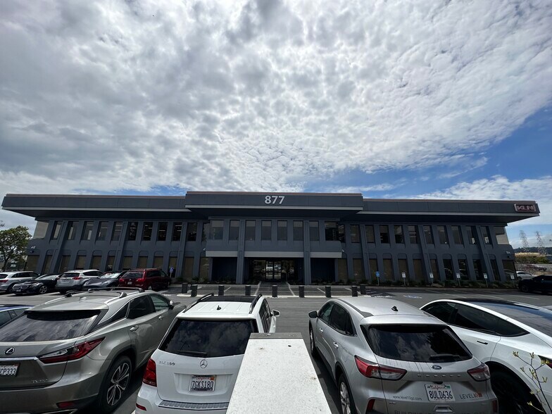 877 Mahler Rd, Burlingame, CA à louer - Photo du bâtiment - Image 2 de 17