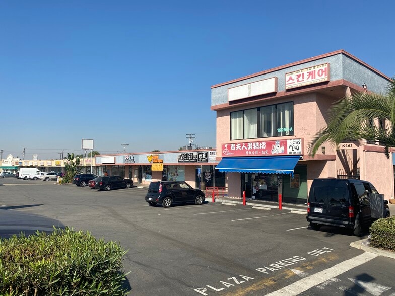 19223-19235 Colima Rd, Rowland Heights, CA à louer - Photo du bâtiment - Image 2 de 4