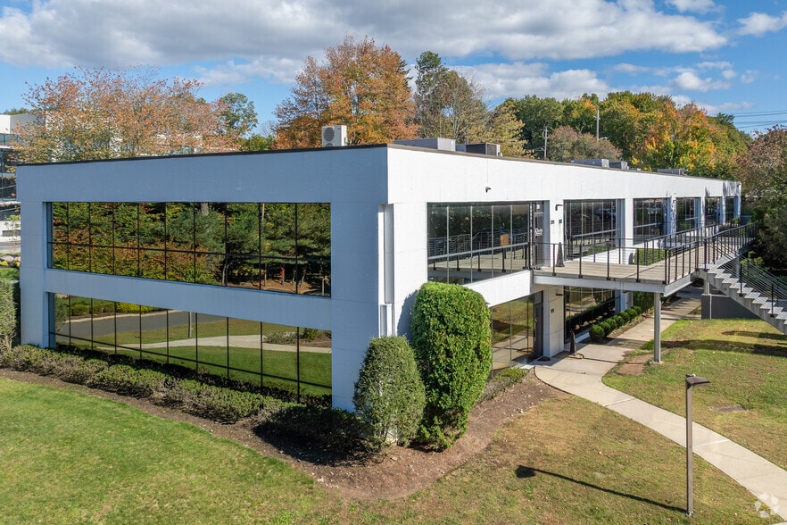 1 Executive Blvd, Suffern, NY à louer - Photo principale - Image 1 de 41