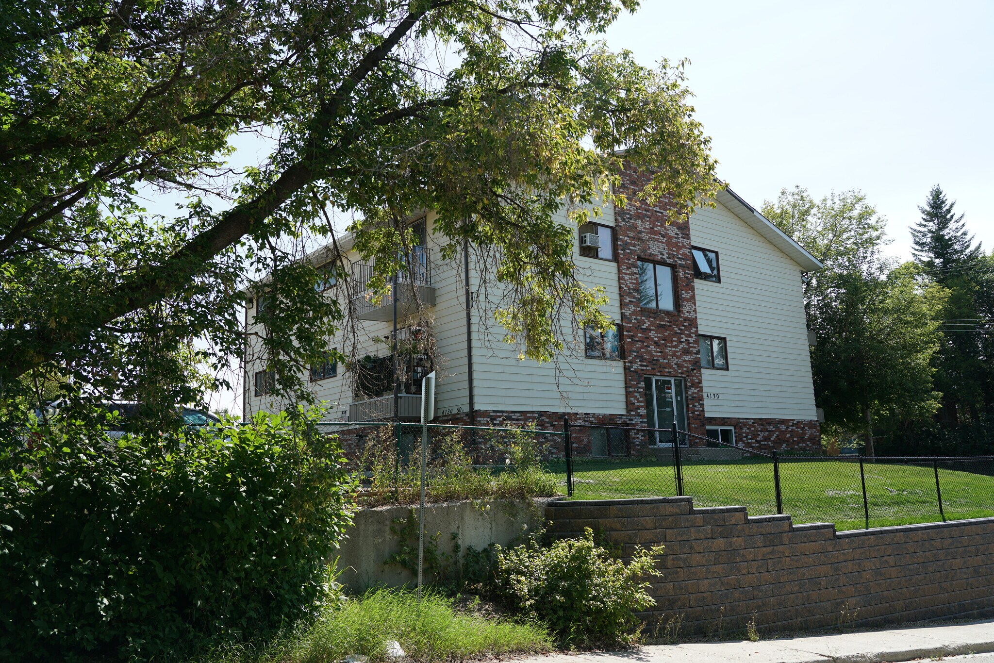 4130 Ross, Red Deer, AB for sale Primary Photo- Image 1 of 1