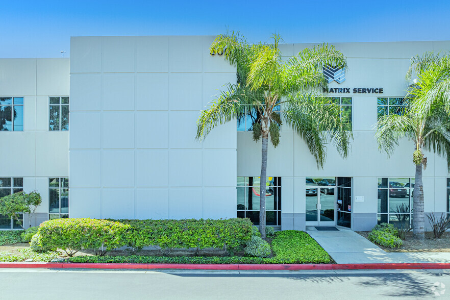 500 W Collins Ave, Orange, CA for lease - Building Photo - Image 2 of 10