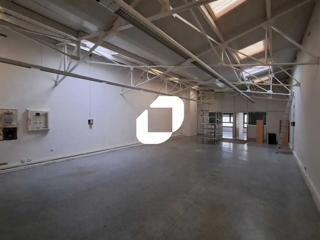 Office in Courbevoie for lease Interior Photo- Image 1 of 9