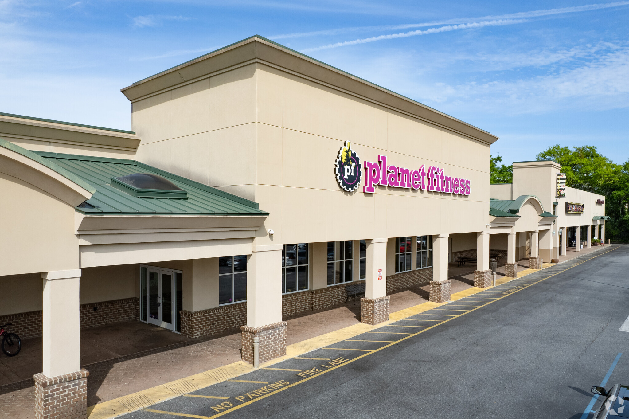 2100 E Victory Dr, Savannah, GA for lease Building Photo- Image 1 of 9