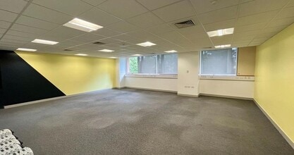 N V Side, Wellesbourne for lease Interior Photo- Image 2 of 4