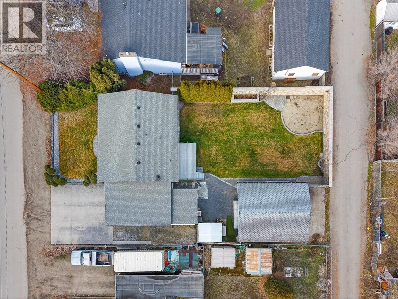 495 Donhauser Rd, Kelowna, BC for sale - Building Photo - Image 2 of 2