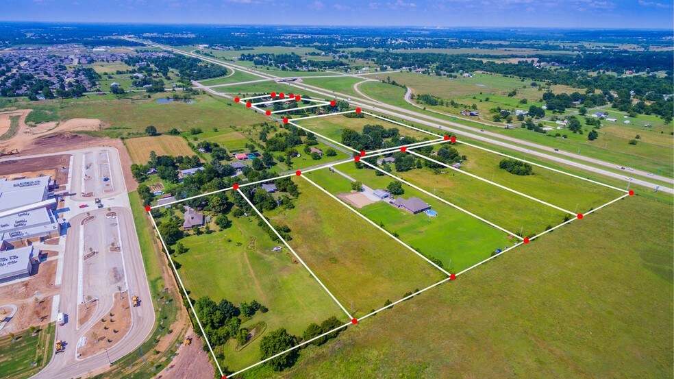 13510 E 122nd St, Collinsville, OK à vendre - Photo du bâtiment - Image 1 de 14