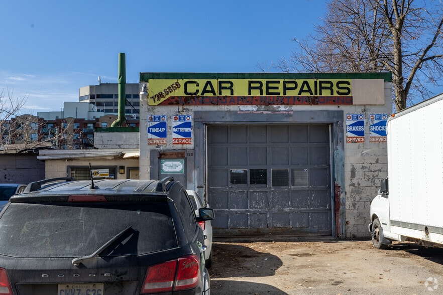 140 Hinchey Av, Ottawa, ON for sale - Building Photo - Image 2 of 2