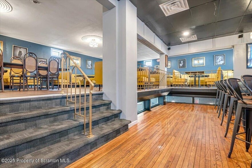 1302 Adams Ave, Scranton, PA for sale - Interior Photo - Image 3 of 17