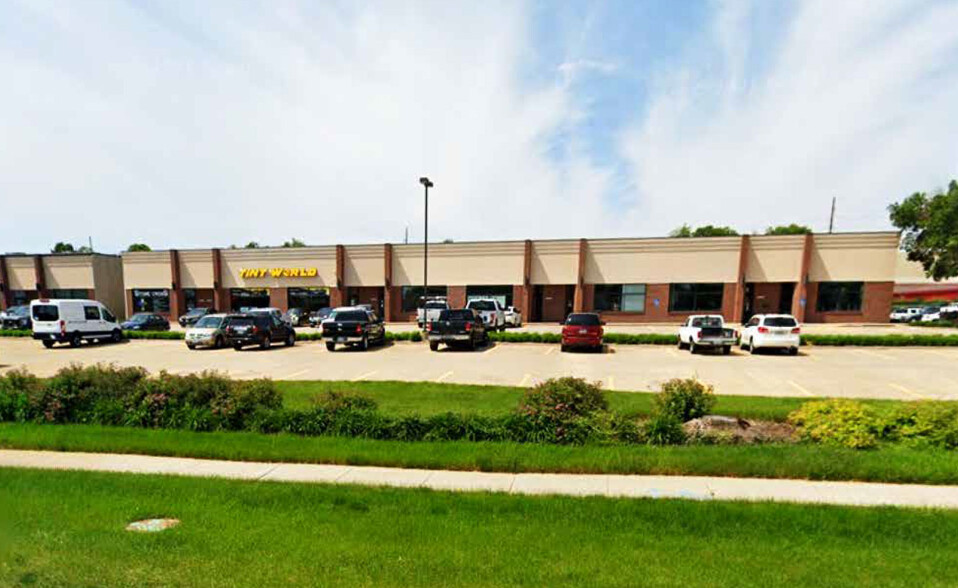 3934 NW Urbandale Dr, Urbandale, IA for lease - Building Photo - Image 1 of 11