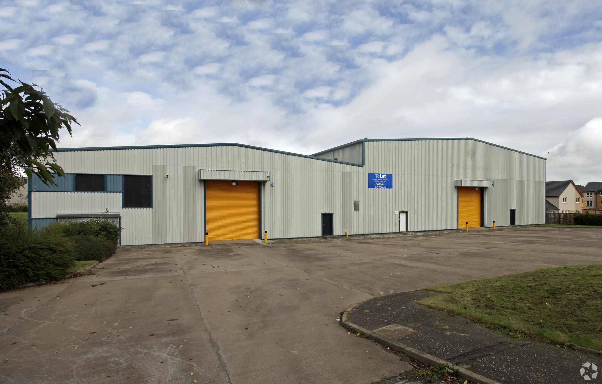 4 Eastfield Farm Road, Penicuik for lease Primary Photo- Image 1 of 4