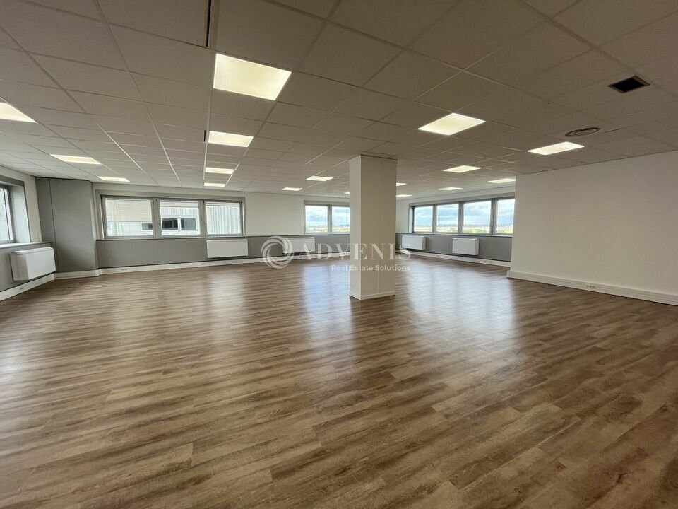 Office in Tremblay-en-France for lease Building Photo- Image 1 of 8