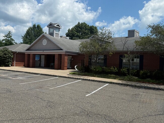 Plus de détails pour 4 Royal Rd, Flemington, NJ - Commerce de détail à vendre