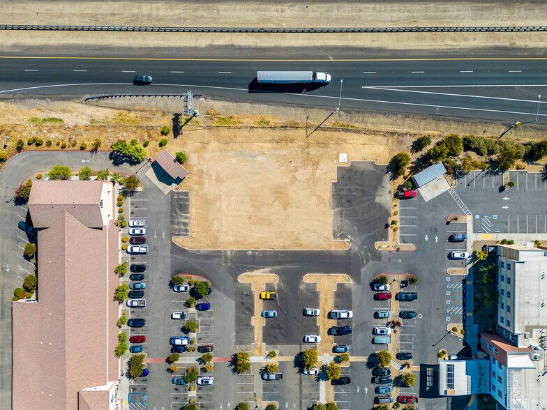 2120 Freeway Dr, Woodland, CA for sale - Building Photo - Image 3 of 34