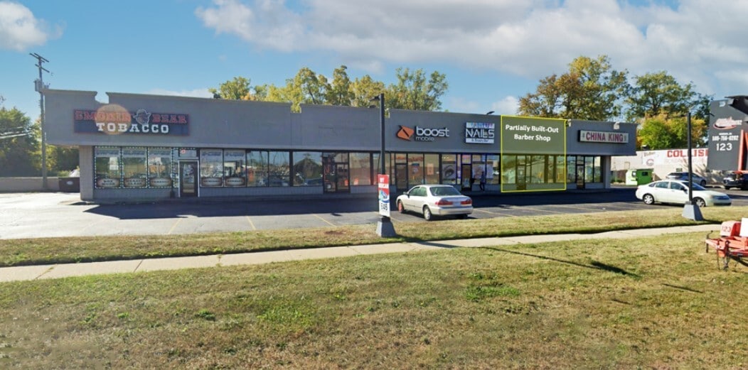 16970 E Thirteen Mile Rd, Roseville, MI for lease Primary Photo- Image 1 of 3