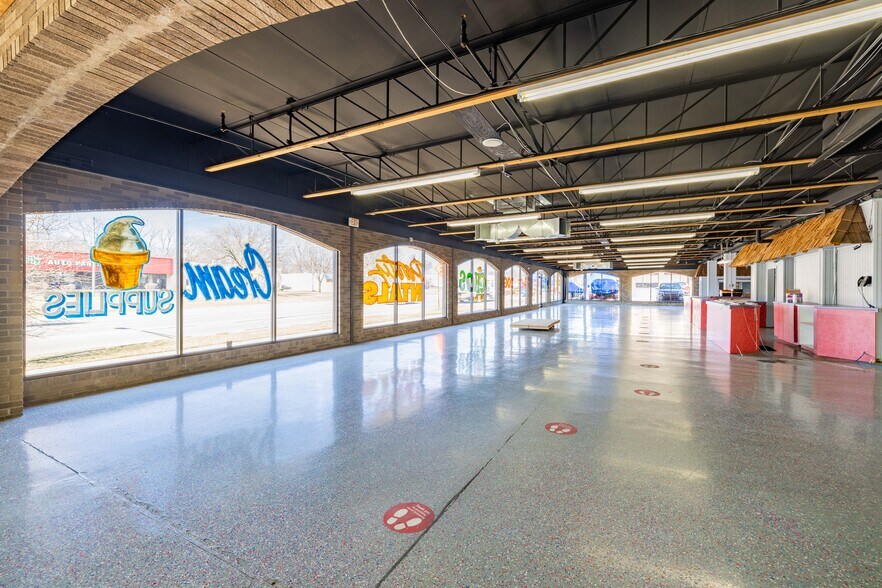 Portfolio For Sale portefeuille de 5 propriétés à vendre sur LoopNet.ca - Photo intérieure - Image 3 de 8