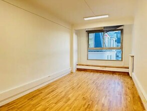 Office in Paris for sale Interior Photo- Image 2 of 7