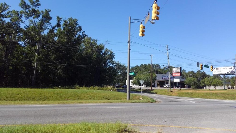 Ross Clark Cir, Dothan, AL for sale - Primary Photo - Image 1 of 1