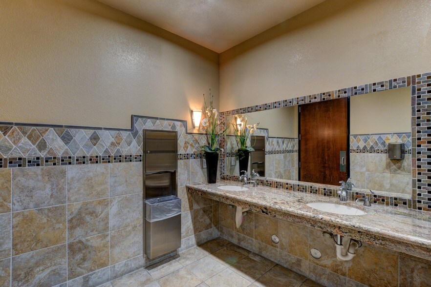 8905 W Post Rd, Las Vegas, NV à louer - Photo intérieure - Image 3 de 8
