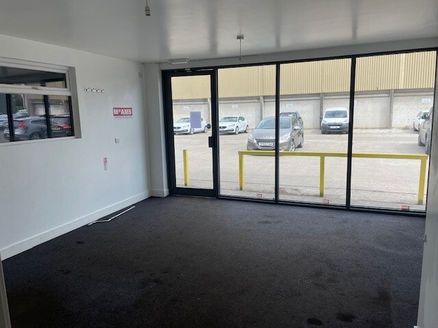 Common Road Way, York for lease Interior Photo- Image 1 of 5