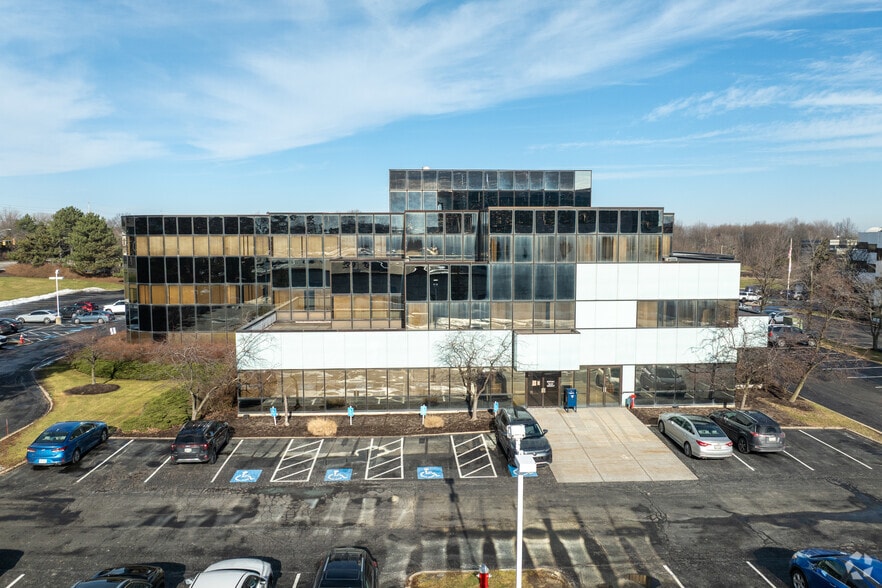 25700 Science Park Dr, Beachwood, OH for lease - Building Photo - Image 3 of 4
