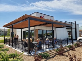 More details for 2041 Blazing Star Dr, Mankato, MN - Retail for Sale