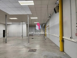Flex in Trappes for lease Interior Photo- Image 2 of 4