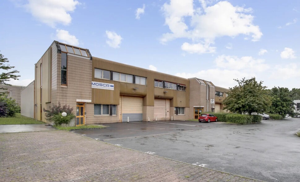 Flex in Lognes for lease - Building Photo - Image 1 of 4