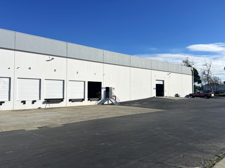 2399 W Winton Ave, Hayward, CA for lease - Building Photo - Image 2 of 6