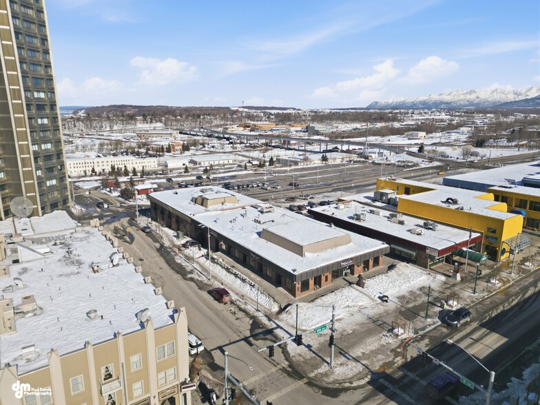 325 E St, Anchorage, AK à vendre - Photo du bâtiment - Image 2 de 3